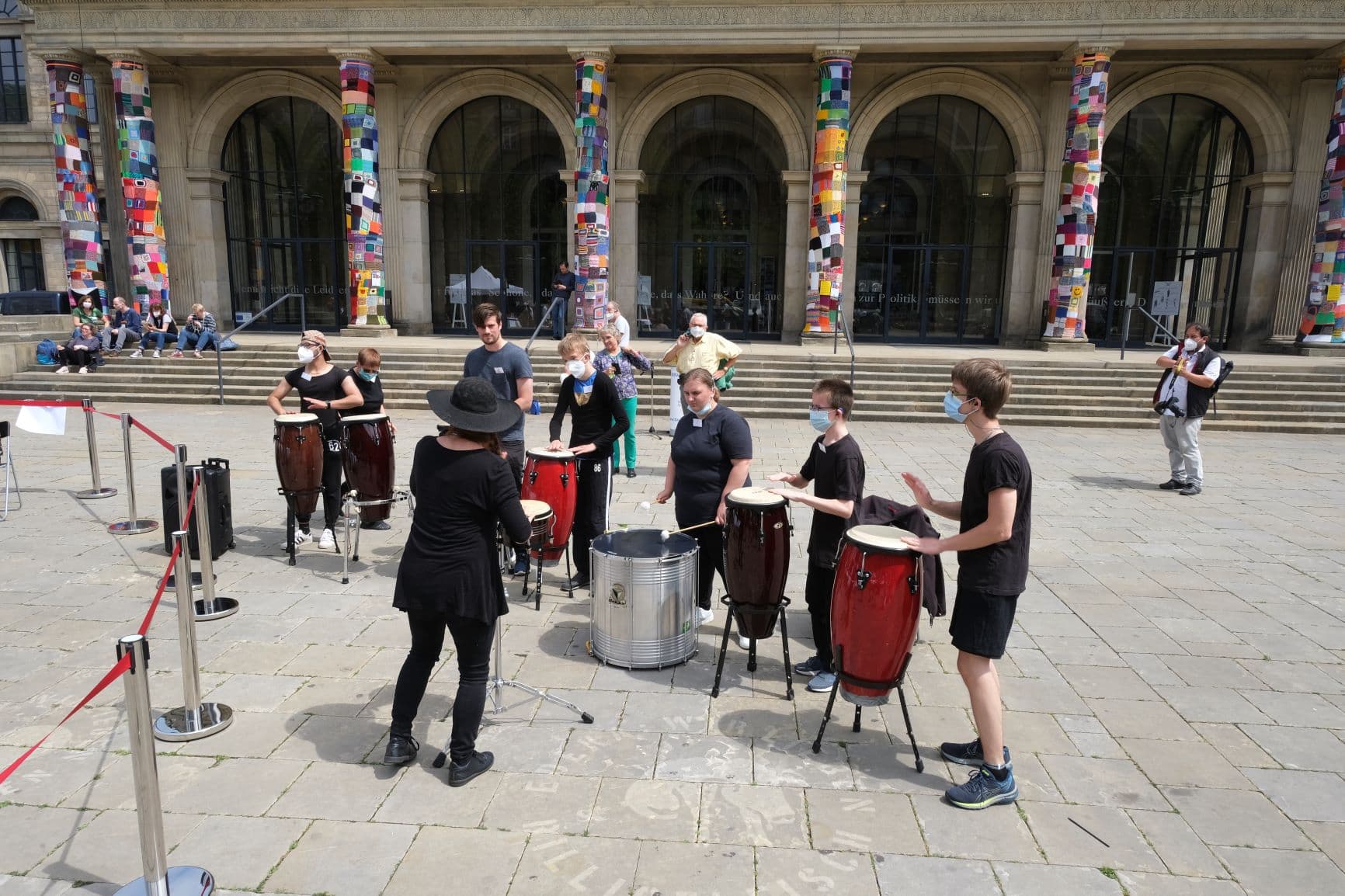 Trommelperformance von Schüler:innen des Taubblindenwerks