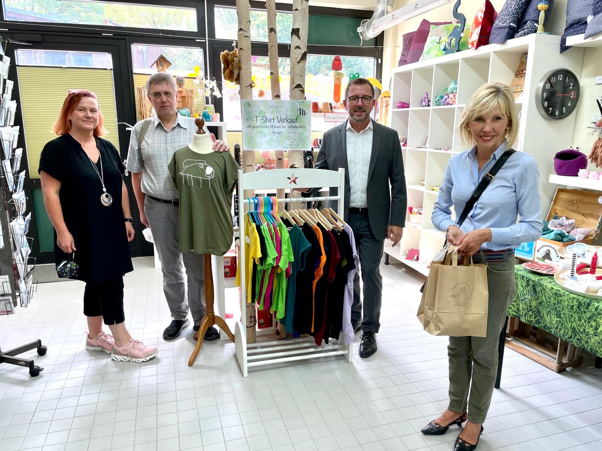 Doris Schröder-Köpf (Mdl) besucht den Werkstattladen des Deutschen Taubblindenwerks